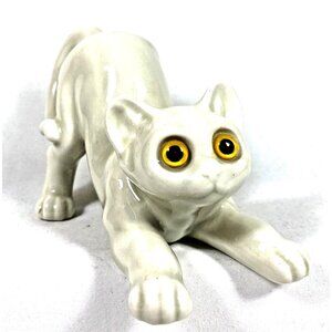 Quon Quon Ceramic Stretching White Cat Figurine Big Yellow Eyes Vintage Japan